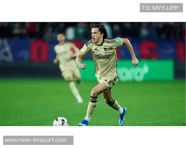 曼联对阵水晶宫需让卢克肖踢左翼卫即便被打穿也在所不惜