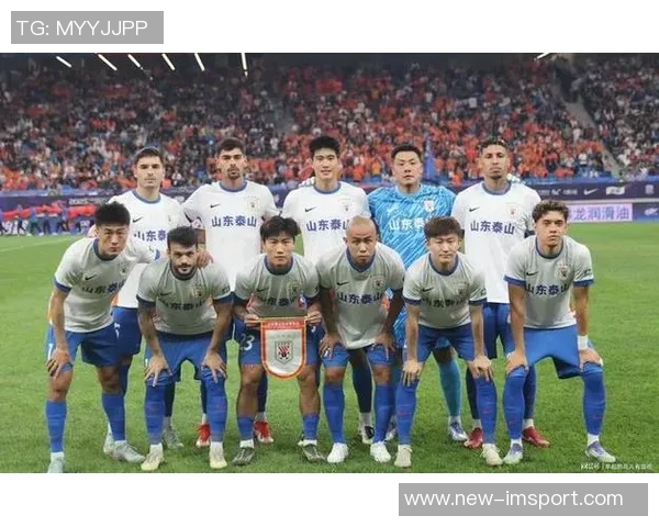 媒体人称赞山东队团结一致的精神和顽强拼搏的决心是成功的关键因素