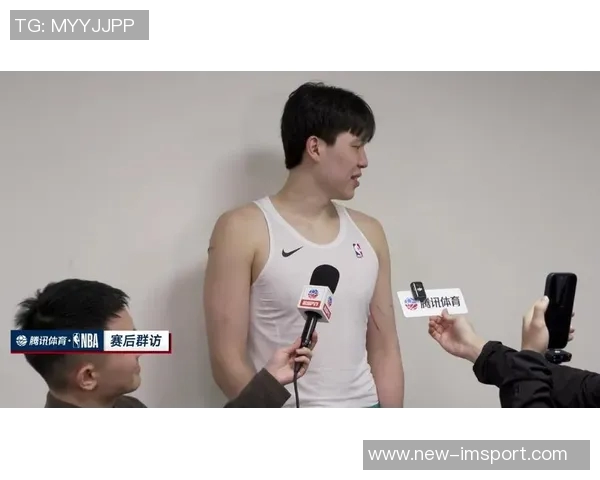 杨瀚森全力以赴拼抢与亚当斯相撞意外摔倒引发关注